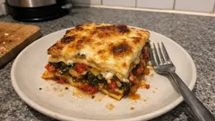 Gemüselasagne mit Vollkornblättern – saftig mit Ofengemüse und heller Sauce