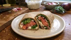 Lachs-Wraps mit Hüttenkäse – schnell gemacht und perfekt fürs Büro