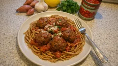 Vollkornspaghetti mit saftigen Fleischbällchen – Tomatensoße, die einfach immer gelingt