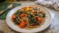 Vollkornspaghetti mit Mangold und Orange – frische Pasta, die in 20 Minuten steht