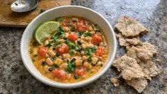 Cremiges Augenbohnen-Kokos-Curry mit Tomaten und Limette – gelingt immer