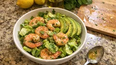 Garnelen-Avocado-Salat mit Zitronen-Honig-Dressing – frisch und in 15 Minuten fertig