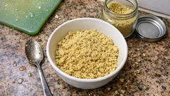 Veganer Parmesan in 5 Minuten: würziges Cashew-Topping für Pasta & mehr