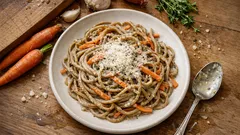 Möhrenspaghetti in Kräuterrahm – cremig, leicht und in 20 Minuten fertig